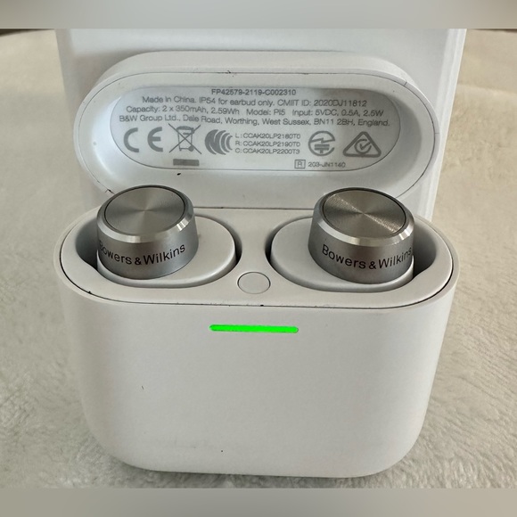 Bowers & Wilkins Pi5 In-Ear True Wireless Headphones - Picture 4 of 13